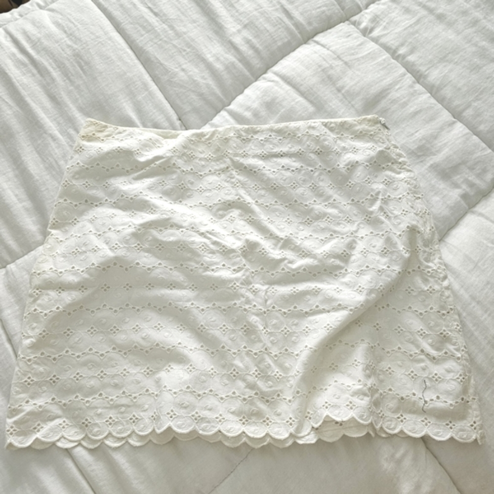 Vineyard Vines White Eyelet Skort 12 - Picture 2 of 5